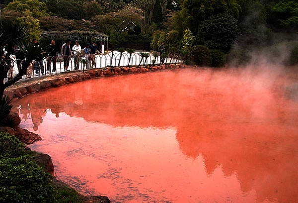 Aguas termales de sangre en Japon... ¡un lugar increíble!